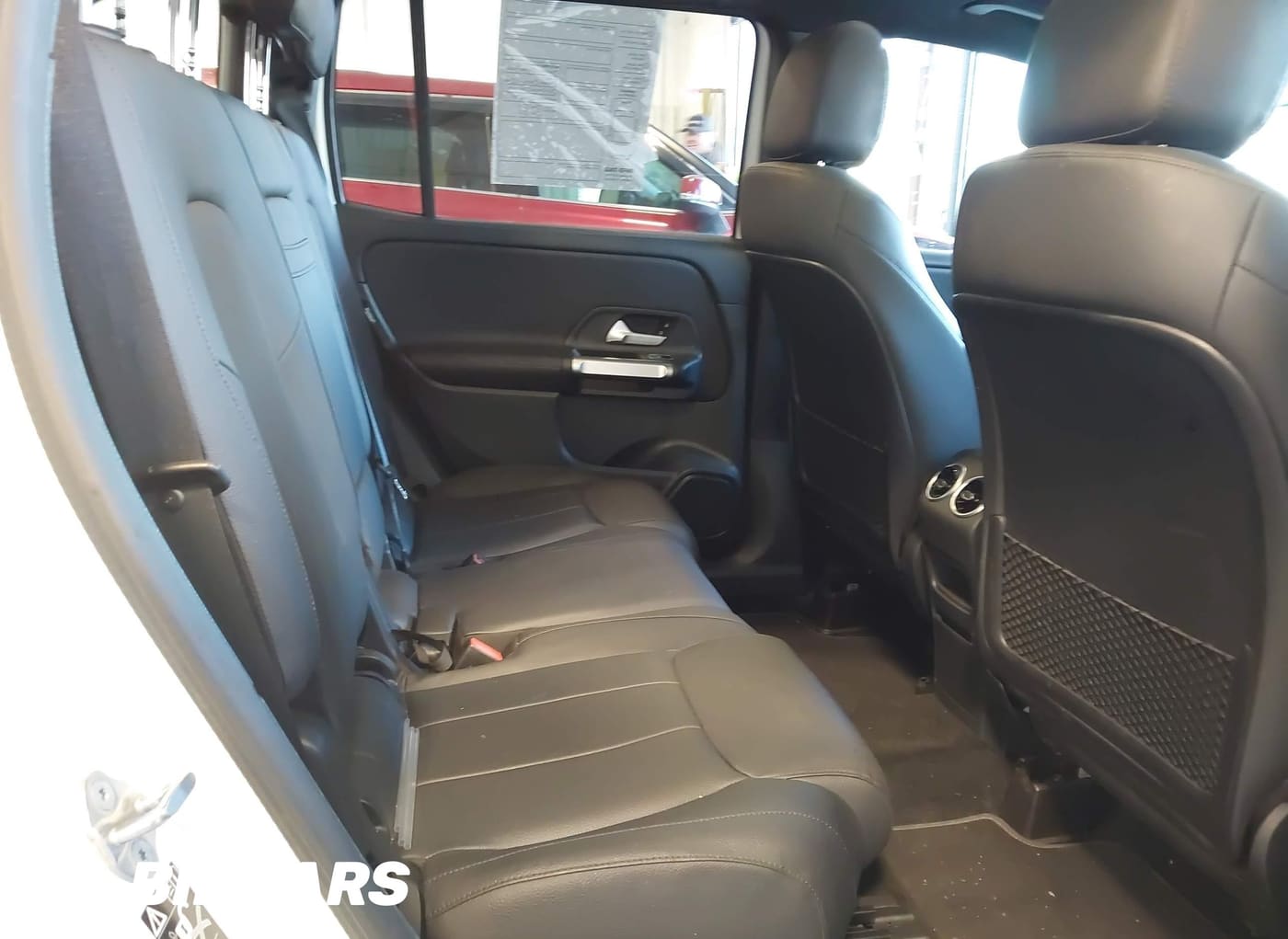 Mercedes-Benz GLB 250 4MATIC 2023 — 8